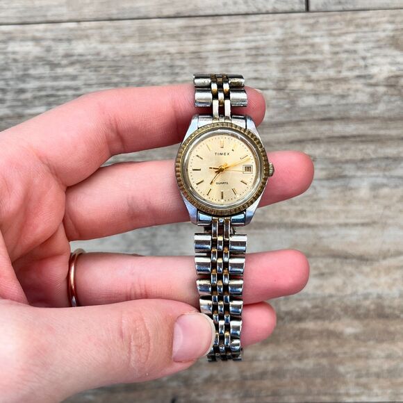 Vintage Timex Quartz Two Tone Date Watch Gold Silver Bracelet Classic Circle - Picture 4 of 6